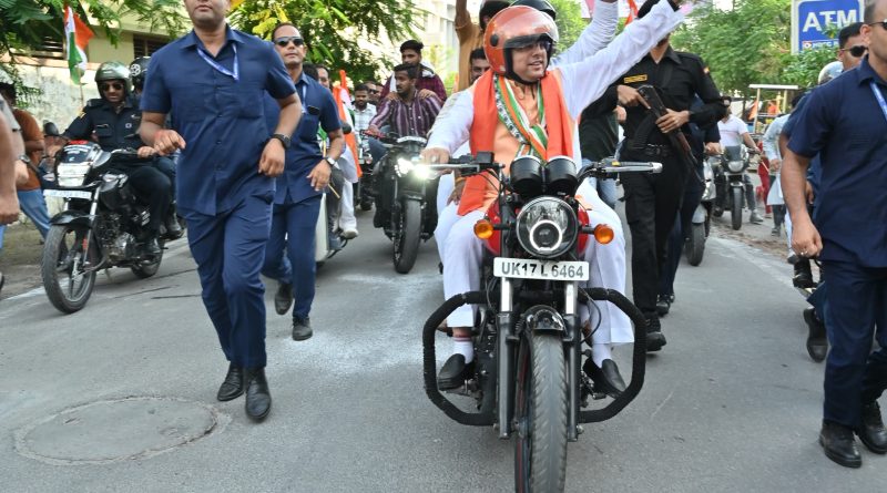 तिरंगा बाइक रैली में शामिल हुए मुख्यमंत्री