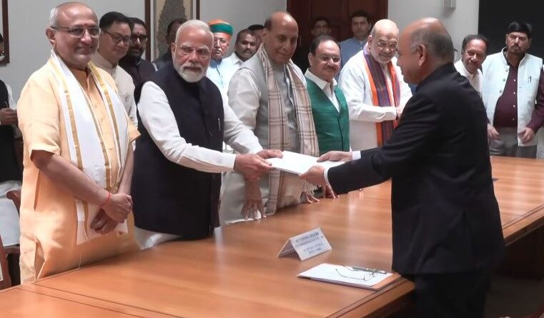 उपराष्ट्रपति पद के लिए एनडीए उम्मीदवार सीपी राधाकृष्णन ने भरा नामांकन