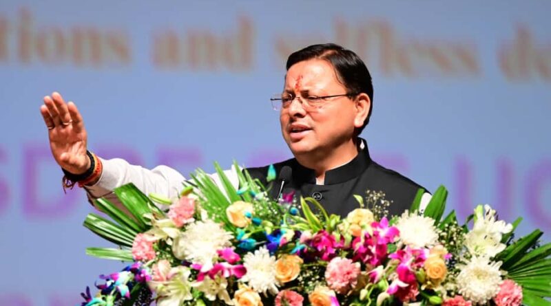 मुख्यमंत्री पुष्कर सिंह धामी में आपदा में सहयोग वाले कर्मियों को  किया सम्मानित