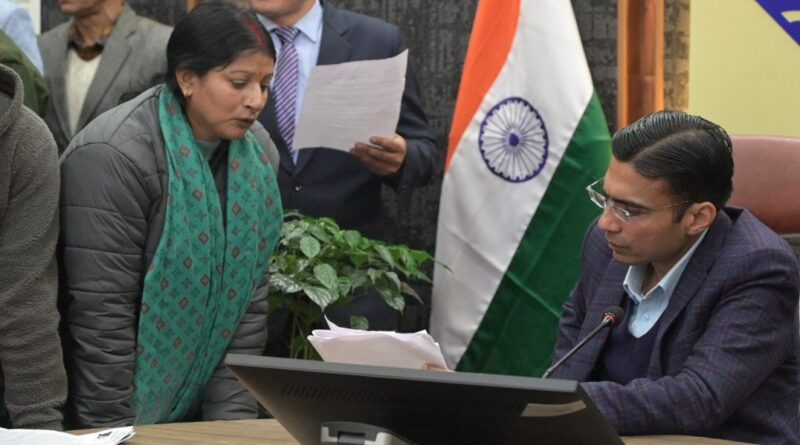 जनसुनवाई में गूंजा पीड़ितों का दर्द, जिलाधिकारी ने दिलाया न्याय व सुरक्षा का भरोसा